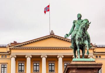 Passeio histórico privado por Oslo com um local